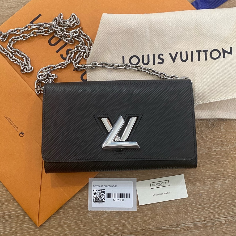 100% Authentic LV Epi Twist Chain Wallet